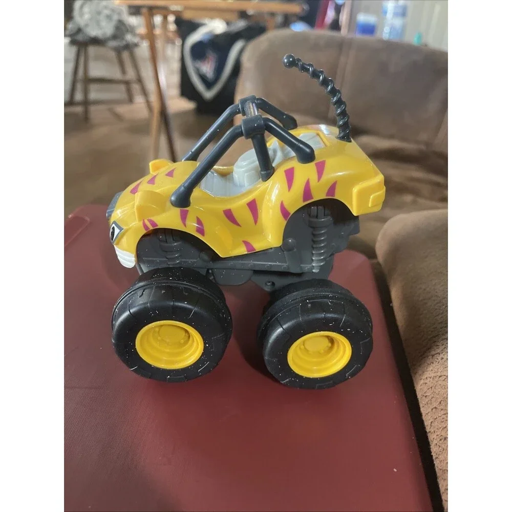 Blaze And The Monster Machines Truck Slam N Go Stripes Action Figure 2015 Mattel